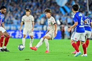 「生で見てたけどマジで凄かった!!」川崎MF瀬古樹が横浜FMの3選手に囲まれても取られない「鬼キープ映像」が大反響！「すごかった」「技術力の高さ」と賛辞止まらずの画像