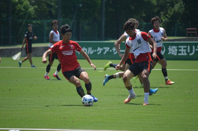 浦和レッズ「緊急青空ミーティングと悩む指揮官」/練習レポートの画像