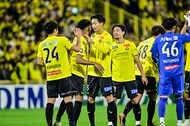 「女神ウェルトンやんw」G大阪の応援に家族で駆け付けたNMB48キャプテンの“右手首”が話題!「こじりんホンマに女神すぎる!」「ウェルトン推しだったのか!笑」の声の画像