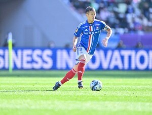 「うちにもイニエスタは居たんですね」横浜FM喜田拓也のワンタッチで相手を剥がしたプレーに「確実に剥がせるレベルになってる」の声！「現地で見てて思わず声出た」と称賛の画像