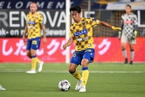 サッカー元日本代表MF香川真司の「シントトロイデン着用ユニフォーム」がオークションに！「初得点試合記念」の気になる現在の入札額と締め切り日の画像