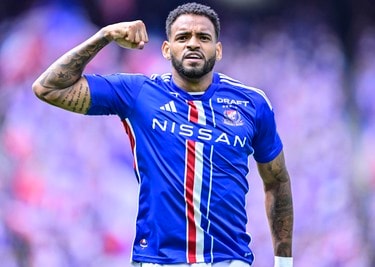 トトロ見上げてる」J1横浜FMアンデルソン・ロペスのモデルショットが