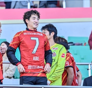 サッカー 名古屋グランパス 金崎夢生 #44　半袖　支給品　練習着　ユニフォーム 画像・写真：ルヴァン優勝の名古屋グランパス・ベンチ入りした金崎夢生