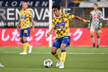 サッカー元日本代表mf香川真司の シントトロイデン着用ユニフォーム がオークションに 初得点試合記念 の気になる現在の入札額と締め切り日 サッカー批評web