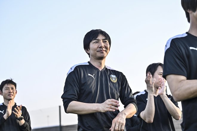【川崎フロンターレアルバム】サウジアラビア到着翌日4月23日のジェッダ市内での「コーチングスタッフ＆クラブスタッフ写真」と「選手と子どもたちの交流写真」合計98枚！の画像039
