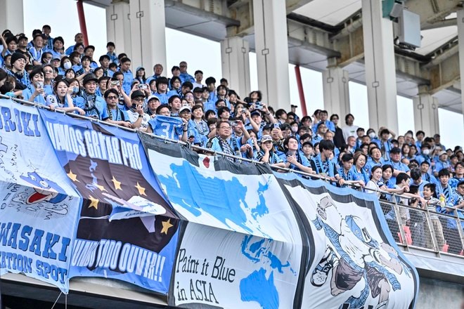 【サポーターアルバム】完封勝利後に笑顔＆万歳見せた「川崎フロンターレの試合後のサポーター写真83枚」！ ホーム連勝を熱狂的サポート「川崎フロンターレーセレッソ大阪」の画像015