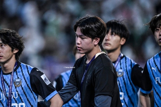 【川崎フロンターレアルバム】小林悠、大島僚太、ジェジエウ、宮城天らACLE決勝を見守った写真23枚！ ヴェロン、神橋良汰、土屋櫂大、野田裕人、クンヒョンも収録「アル・アハリー川崎フロンターレ」の画像014