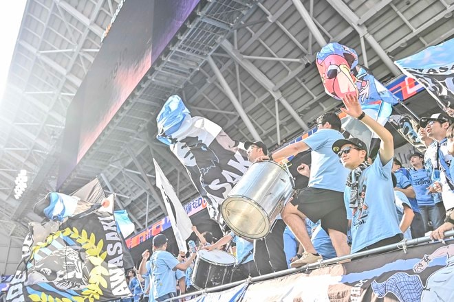 【サポーターアルバム】敵地で勝利を掴んだ川崎フロンターレのサポーター写真75枚！ 圧巻の応援で勝ち越し導く「サンフレッチェ広島ー川崎フロンターレ」の画像027