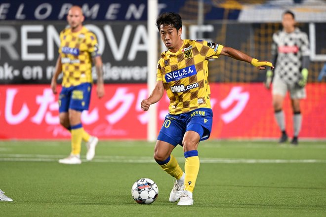 サッカー元日本代表MF香川真司の「シントトロイデン着用ユニフォーム」がオークションに!「初得点試合記念」の気になる現在の入札額と締め切り日の画像