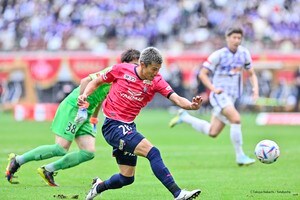 佐々木翔のミスを誘発したセレッソ大阪の重圧と戦術分析【「天皇杯準優勝」と「ルヴァン杯初優勝」広島のファイナル2連戦の明暗を分けたもの】(1)の画像