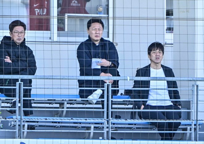 【沖縄発】浦和―東京VのTMをロス五輪・大岩剛監督＆森保ジャパン・名波浩コーチが視察……19歳MF早川隼平が新ポジション・ボランチで輝き見せたの画像001