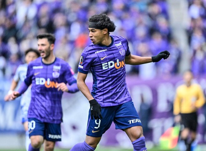 【5連勝のJ1広島。リーグ優勝に向けて見せた昨季との違い(1)】「去年だったら引き分けで終わっていた…」と選手も振り返る難試合で勝ち切る強さ。連戦を練度に、ジャーメイン良＆田中聡がフィットの画像006