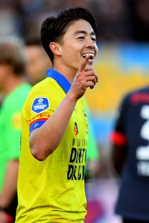 ｢最高の1試合｣!! ファン・ウェルメスケルケン際がオランダ・エールディビジ｢初ゴール｣! 待望の初得点が｢クラブ史上初のPSV戦勝利｣に繋がる【動画】の画像