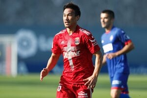 岡崎慎司が｢超スーパーゴール｣!!｢劇的オーバーヘッド弾｣でチームを敗戦危機から救う!!日本代表での盟友・香川真司も｢ゴラッソ｣と絶賛した｢今季2ゴール目｣とは?の画像