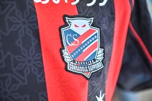 「めっちゃ癒された」J1北海道コンサドーレ札幌の誕生日祝福の光景が「雰囲気がすき!!!」とファン絶賛！ 28歳になった韓国代表FWにサプライズケーキの画像