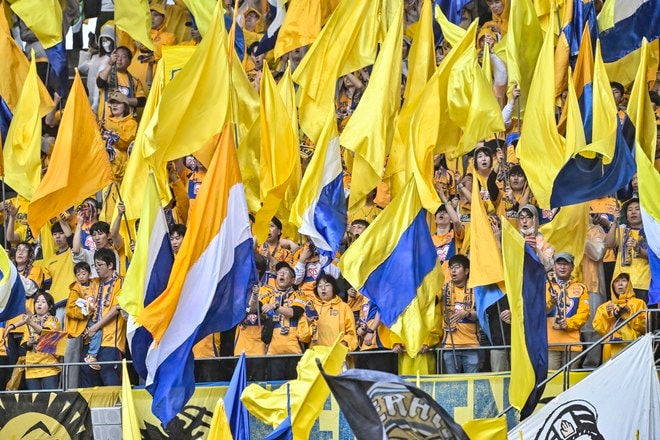【仙台サポーターアルバム(2)】雨の試合に2000人！ 現地撮影した「ベガルタ仙台のサポーター写真99枚」！「ジェフユナイテッド千葉ーベガルタ仙台」の画像013
