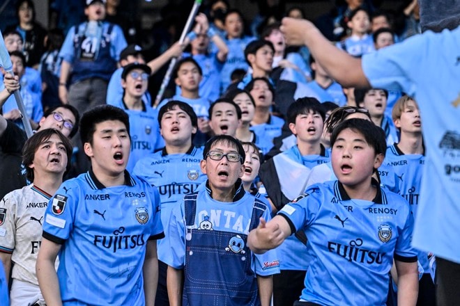 【サポーターアルバム】平日ナイターの試合前から駆け付けた川崎フロンターレのサポーター写真84枚！ 夕日に照らされながらの等々力ショット「川崎フロンターレー横浜FC」の画像044
