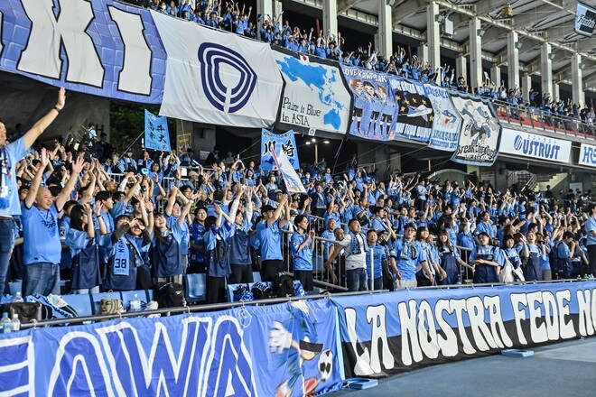 【サポーターアルバム】水曜開催の横浜FC戦に2万人が駆け付けた川崎フロンターレのサポーター写真47枚！ 勝利後の笑顔ショット「川崎フロンターレー横浜FC」の画像034