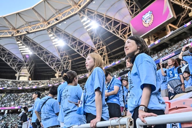【サポーターアルバム】サウジアラビア・ジェッダ開催のACLE決勝に川崎サポーター700人が集結！ 現地で声援を送ったサポーター写真78枚「アル・アハリー川崎フロンターレ(1)」の画像028