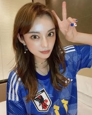 整形告白でも話題、W杯カタール大会で｢美人すぎるサポーター｣として注目のジュビロ公式アンバサダー、美人妹と｢フェス参戦2ショ｣オーラがハンパないの画像