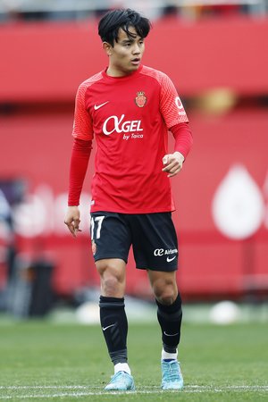 サッカー日本代表・久保建英がトレーニングで見せた「超絶ボールコントロール」と「華麗なラボーナ弾」!「ボールの吸い付き方が異常」と大反響!【動画】の画像