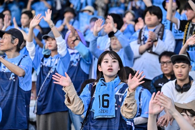 【サポーターアルバム】平日ナイターの試合前から駆け付けた川崎フロンターレのサポーター写真84枚！ 夕日に照らされながらの等々力ショット「川崎フロンターレー横浜FC」の画像031