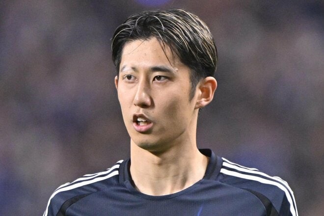 名門バイエルン新サードユニと「モデル・日本代表DF伊藤洋輝」に大歓声!「伊藤いい顔してる!」「かっこよすぎる!!」の声の画像