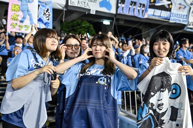 【サポーターアルバム】水曜開催の横浜FC戦に2万人が駆け付けた川崎フロンターレのサポーター写真47枚！ 勝利後の笑顔ショット「川崎フロンターレー横浜FC」の画像044