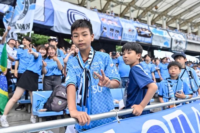 【サポーターアルバム】完封勝利後に笑顔＆万歳見せた「川崎フロンターレの試合後のサポーター写真83枚」！ ホーム連勝を熱狂的サポート「川崎フロンターレーセレッソ大阪」の画像044