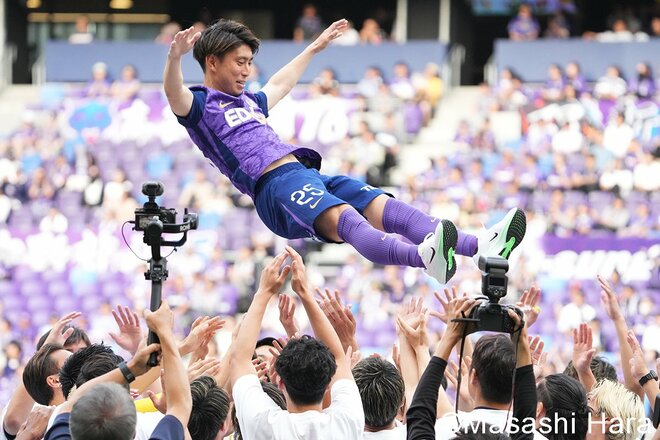 広島が鮮やか2発！躍動の中村草太と右足一閃の加藤陸次樹！トルガイ引退…全試合全席種完売達成の“マチナカスタジアム”で紡いだ歴史と想い【サンフレッチェ広島vs川崎フロンターレ】激闘PHOTOギャラリーの画像009