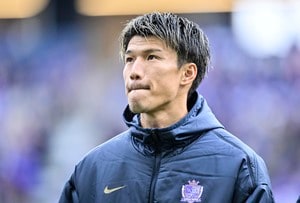 「うわぁ、最高だ！」広島51番とG大阪51番の先輩後輩ホットラインの再会ユニフォーム交換ショットに反響！「素敵な関係」「2人の対戦今から楽しみ」の声の画像