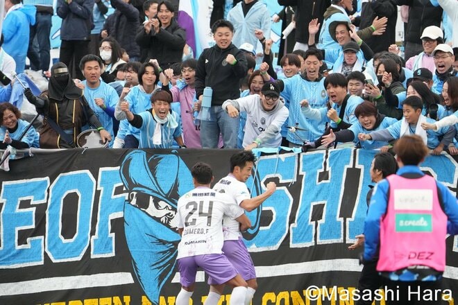 レイラック滋賀がＪ参入の瞬間を特写！宙に浮かぶ監督＆喜ぶ秋山駿とゴール裏サポーター＆熱いスタジアム！滋賀の誇りを胸に悲願成就！【アスルクラロ沼津vsレイラック滋賀FC】激闘PHOTOギャラリーの画像004