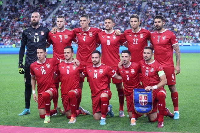 「缶ビールみたい」セルビア代表のカタールワールドカップに向けた新ユニフォーム発表も否定的意見が優勢…実際に着用することで挽回なるか⁉の画像