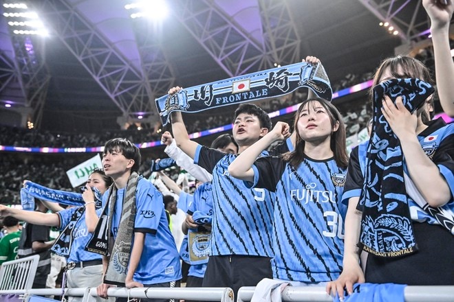【サポーターアルバム】ACLE決勝で敗退した川崎サポーターの涙の姿……試合後、現地で感情を爆発させたサポーター写真51枚「アル・アハリー川崎フロンターレ」の画像002