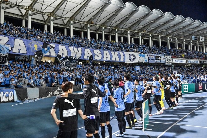 【サポーターアルバム】水曜開催の横浜FC戦に2万人が駆け付けた川崎フロンターレのサポーター写真47枚！ 勝利後の笑顔ショット「川崎フロンターレー横浜FC」の画像022