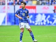 ｢待ってます｣!! 元サッカー日本代表・本田圭佑が膝の手術を報告! お笑い芸人・じゅんいちダビッドソンも反応した、「車椅子と松葉杖姿のSNS投稿」の画像