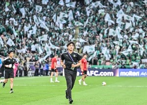 【J1川崎を取材して感じた「育てる力と心」とは(9)】見えないところで誰よりも先に――運営・松坂一輝氏の支え方とは。選手・サポーターのために動く、「チームがちょっとでもいい方向に」の想いの画像