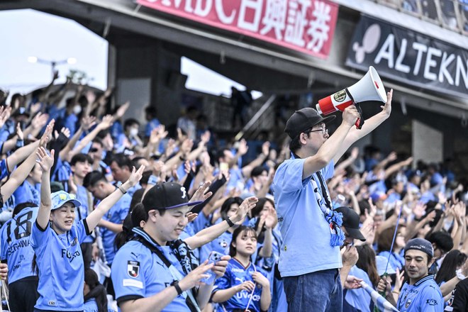 【サポーターアルバム】完封勝利後に笑顔＆万歳見せた「川崎フロンターレの試合後のサポーター写真83枚」！ ホーム連勝を熱狂的サポート「川崎フロンターレーセレッソ大阪」の画像032