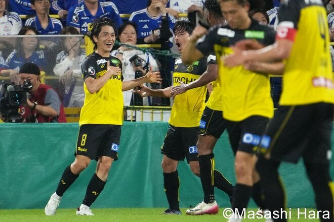 日向坂46も登場!優勝を狙うも「4試合引き分け」の柏、降格圏と「勝ち点で並ぶ」マリノス、負けられない一戦は「皆さんの意見を聞きたい」大島監督が訴える結果に【柏レイソルvs横浜F・マリノス】激闘PHOTOギャラリーの画像