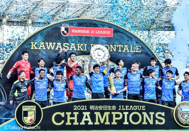 【優勝アルバム】2連覇・川崎フロンターレ「優勝決定後の等々力の記念笑顔44枚」の画像