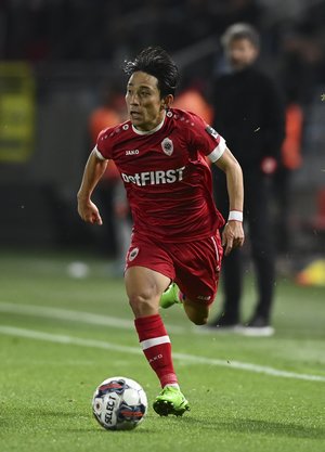 「素晴らしいチームメイト」長期離脱のサッカー元日本代表MF三好康児にロイヤル・アントワープFCの仲間が“粋なエール”！ クラブもSNSで写真とメッセージを送る！の画像