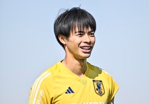 「この中に日本人いるの凄すぎるわ」三笘薫がプレミア公式発表の「ベストイレブン」に選出！ サラーやフォーデンらと豪華な顔ぶれも、「過労でぶっ倒れそう」とチームメイトに同情の声もの画像