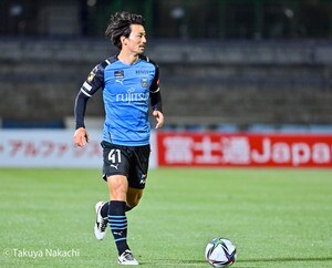 「天才ってこういうこと」Jリーグ公式が公開した川崎FW家長昭博の「衝撃プレー映像」が大反響！ 優勝奪還を目指すチームの別格存在の画像