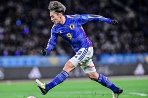 「いやモデルすぎる」上田綺世がロッテルダムでの「デニムコーデ私服姿」公開で、「俳優活動も開始した方がいいですね」と大好評！「センスがいい」「服もお洒落」の声の画像