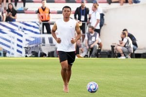 ｢タイミングもコースも完璧｣日本代表MF藤田譲瑠チマが“絶妙な長距離スルーパス”！ブンデス初アシストに｢柴崎の後継者に｣米国遠征も期待の画像