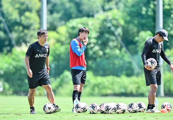 【J1川崎を取材して感じた「育てる力と心」とは(1)】居残りトレーニングを最後まで追い続ける前指揮官が本当に見ていたものとは。鬼木前監督が話していた「みんな平等だと伝えたい」の言葉の画像002
