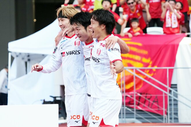 2連敗の｢19位｣名古屋と3連勝の｢5位｣清水が大舞台で激突、元サッカー日本代表が火花を散らした｢東海ダービー｣の意外な勝者と期待の新星【清水エスパルスvs名古屋グランパス】PHOTOギャラリー激闘25連写の画像016