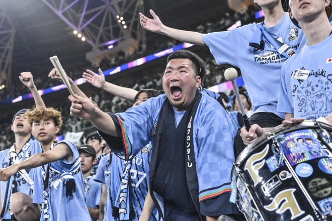 【サポーターアルバム】ACLE決勝で敗退した川崎サポーターの涙の姿……試合後、現地で感情を爆発させたサポーター写真51枚「アル・アハリー川崎フロンターレ」の画像043