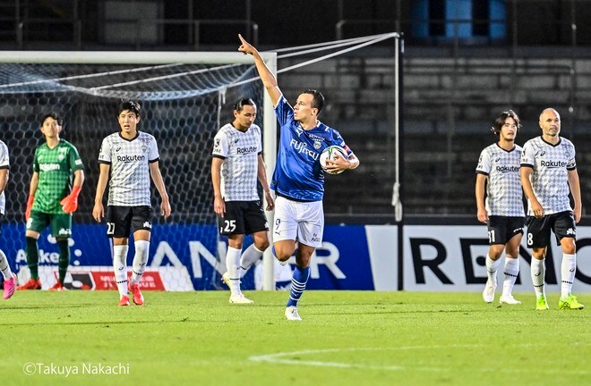 川崎フロンターレ、3戦連続逆転勝ち!(1)「VAR」を打ち消してPKを得たヴィッセル神戸戦「等々力劇場の熱気」の画像