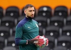 大住良之の「この世界のコーナーエリアから」第99回「GKが止めるのか、グローブが止めるのか」(3)進化の最先端はドンナルンマの「トゲつき」の画像